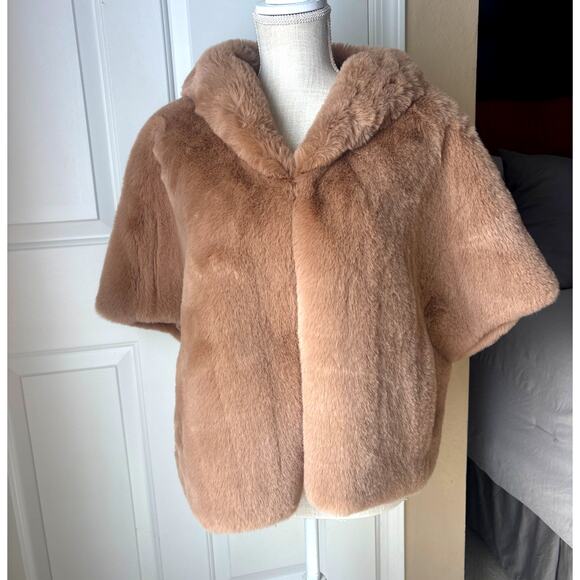NWT La Fiorentina Faux Fur Cape Poncho Jacket with pockets Camel OS - Picture 3 of 7